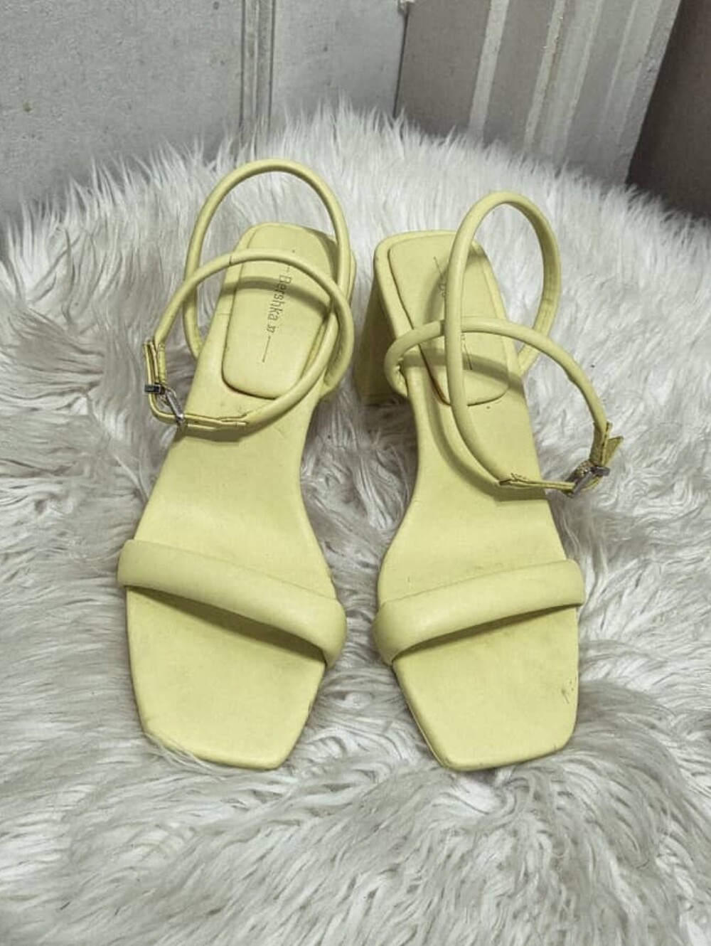 Bershka Pale Yellow Square Toe Chunky Heel Strappy Sandals 6